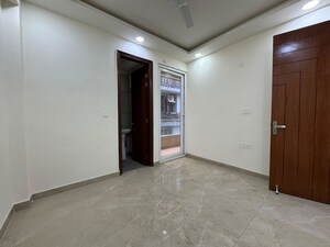 Room in 3 BHK Apartment at Chattarpur – for Rent