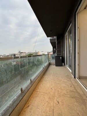 Swimming Pool in 3 BHK Apartment at Chattarpur – for Rent