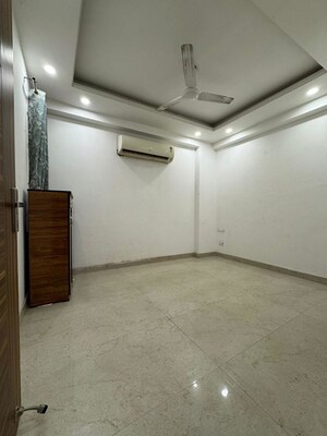 Room in 3 BHK Apartment at Chattarpur – for Rent