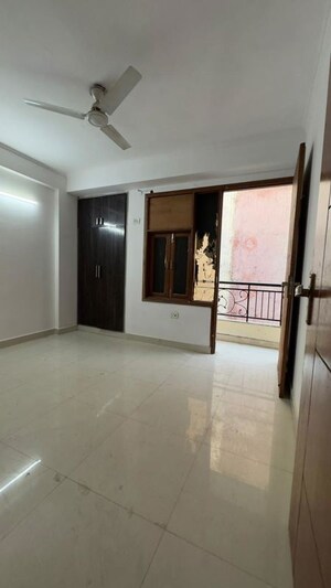 Room in 2 BHK Apartment at Chattarpur – for Rent