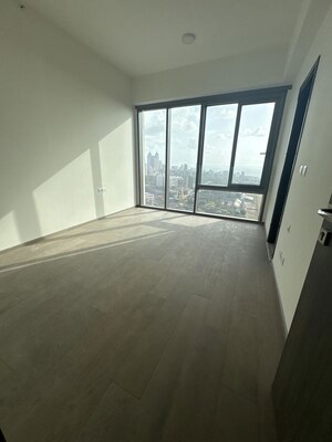 Room in 4 BHK Apartment at Piramal Mahalaxmi, Mahalaxmi – for Rent