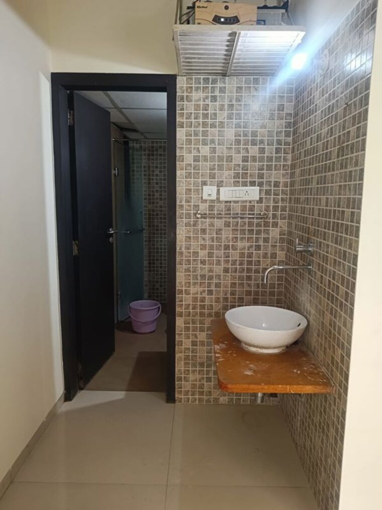 Bathroom, pride-valencia 3 Bedroom 1300 Sq.Ft. Apartment In Baner Pune 10470252