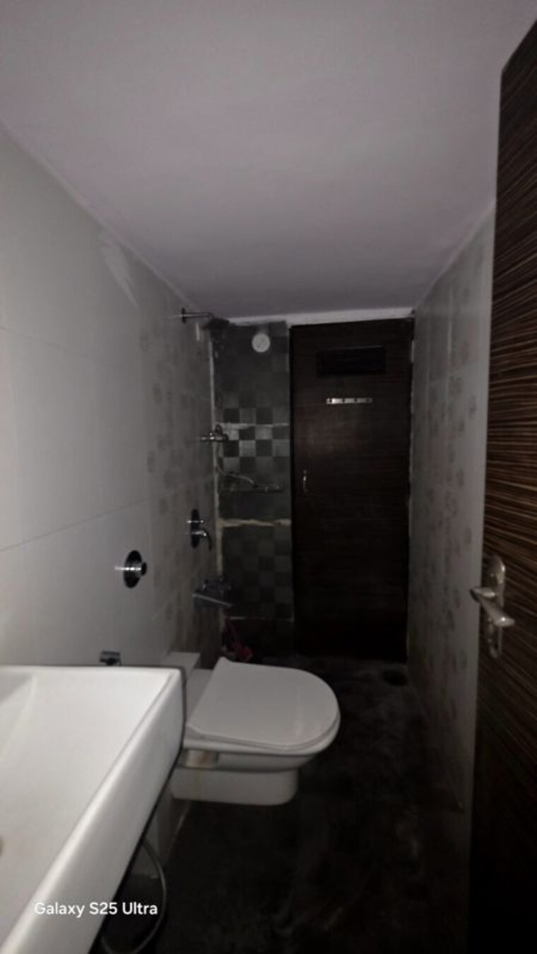 Bathroom, pride-presidency-luxuria 2 Bedroom 1035 Sq.Ft. Apartment In Ghodbunder Road Thane 10470265