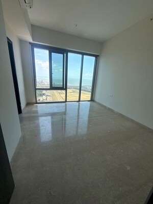 Room in 3 BHK Apartment at Piramal Mahalaxmi, Mahalaxmi – for Rent