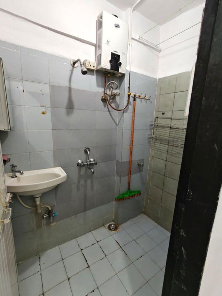 Bathroom, avillion-greenfields-co-op-housing-society 1 Bedroom 550 Sq.Ft. Apartment In Jogeshwari East Mumbai 10470281