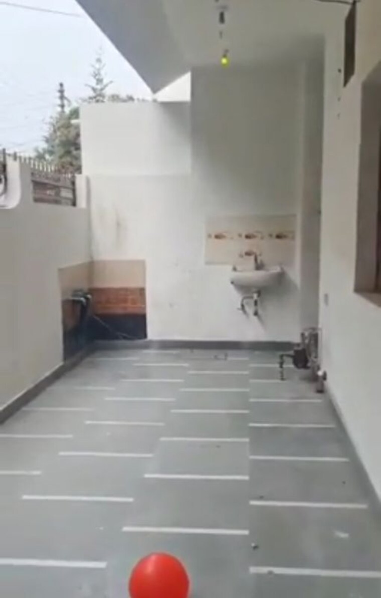 Kitchen, chiranjiv vihar 5 Bedroom 105 Sq.Yd. Independent House In Chiranjiv Vihar Ghaziabad 10470311