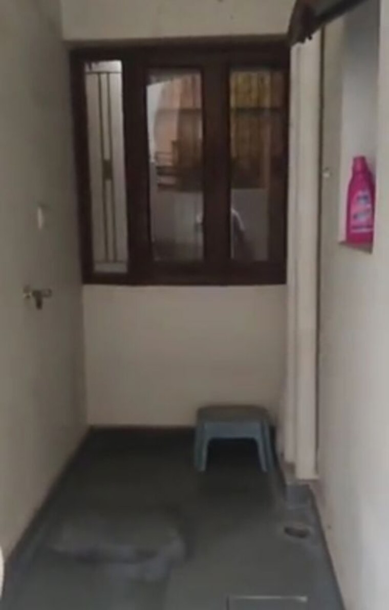 Bathroom, chiranjiv vihar 5 Bedroom 105 Sq.Yd. Independent House In Chiranjiv Vihar Ghaziabad 10470311