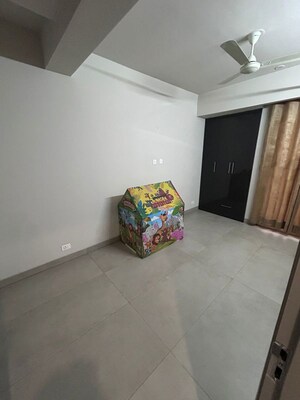 Room in 3 BHK Apartment at SAV Gulnaar Meadows, Ambala Highway – for Rent