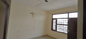 Room in 3 BHK Apartment at Sector 63 – for Rent