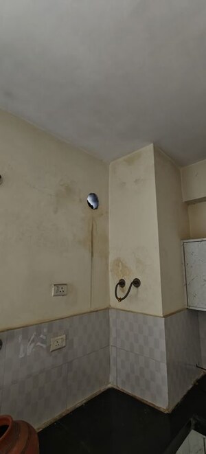 Furnished Amenities in 3 BHK Apartment at Sector 63 – for Rent