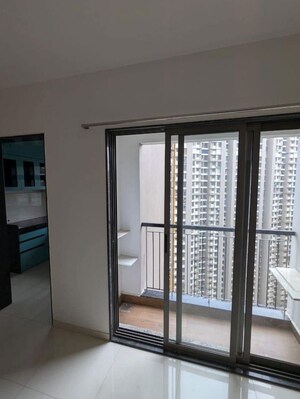 2 BHK Apartment For Rent in Runwal Eirene, Balkum Pada