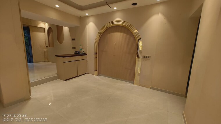 Room, bharat-industrial-estate Commercial Office Space 1600 Sq.Ft. In Parel Mumbai 10470364