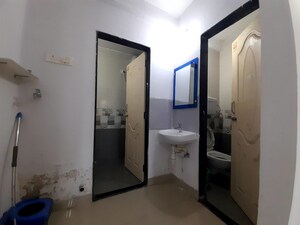 Room in 1 BHK Apartment at Unnat Nagar CHS, Goregaon West – for Rent