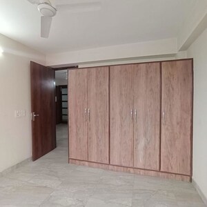 Room in 3 BHK Builder Floor at Sector 46 – for Rent