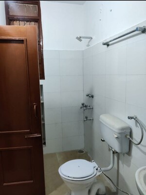 Bathroom in 1 BHK Builder Floor at Sector 21 – for Rent