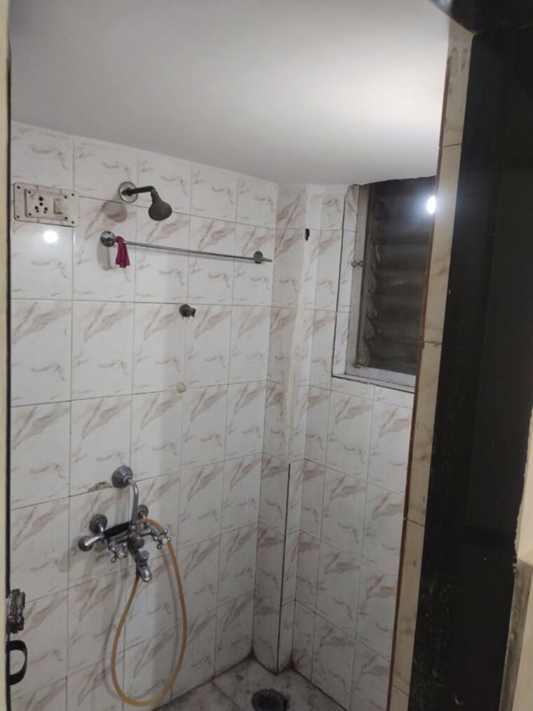 Bathroom, nahur east 1 RK 450 Sq.Ft. Apartment In Nahur East Mumbai 10470404