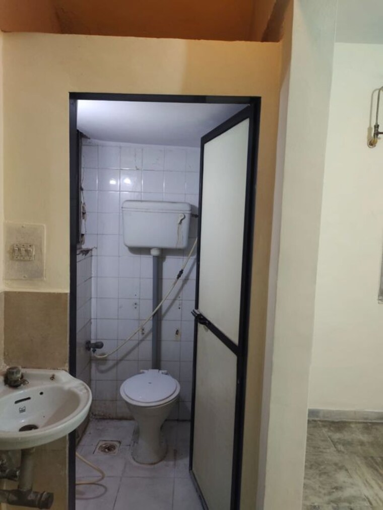 Bathroom, nahur east 1 RK 450 Sq.Ft. Apartment In Nahur East Mumbai 10470404