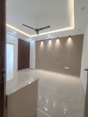 Bedroom in 3.5 BHK Apartment at Supertech Cape Town, Sector 74 – for Rent