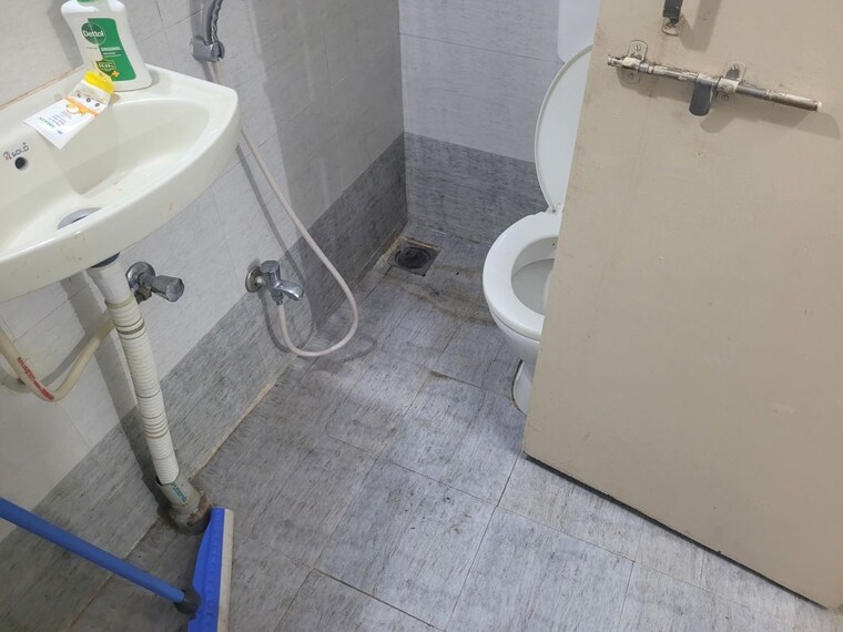 Attached Bathroom, vrindavanam-apartment 2 Bedroom 1100 Sq.Ft. Apartment In Model Colony Pune 10470436