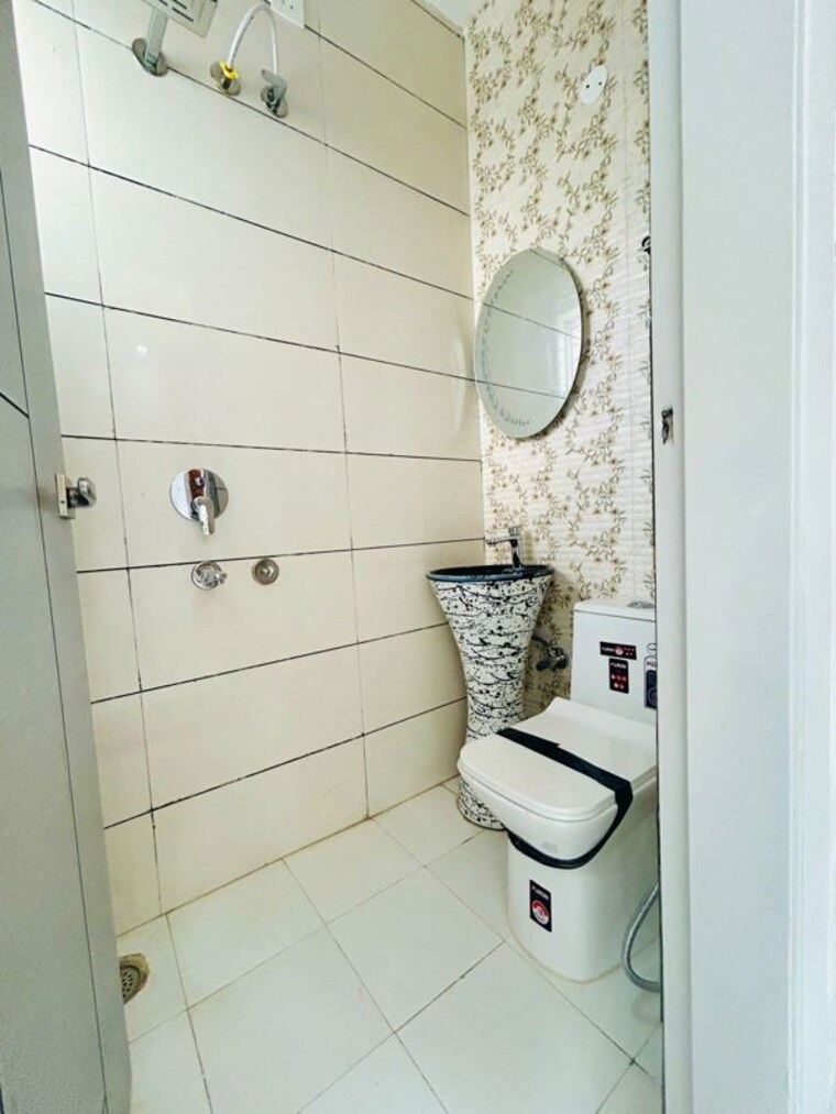 Bathroom, omaxe-lake 3 Bedroom 1596 Sq.Ft. Apartment In North Mullanpur Chandigarh 10470458