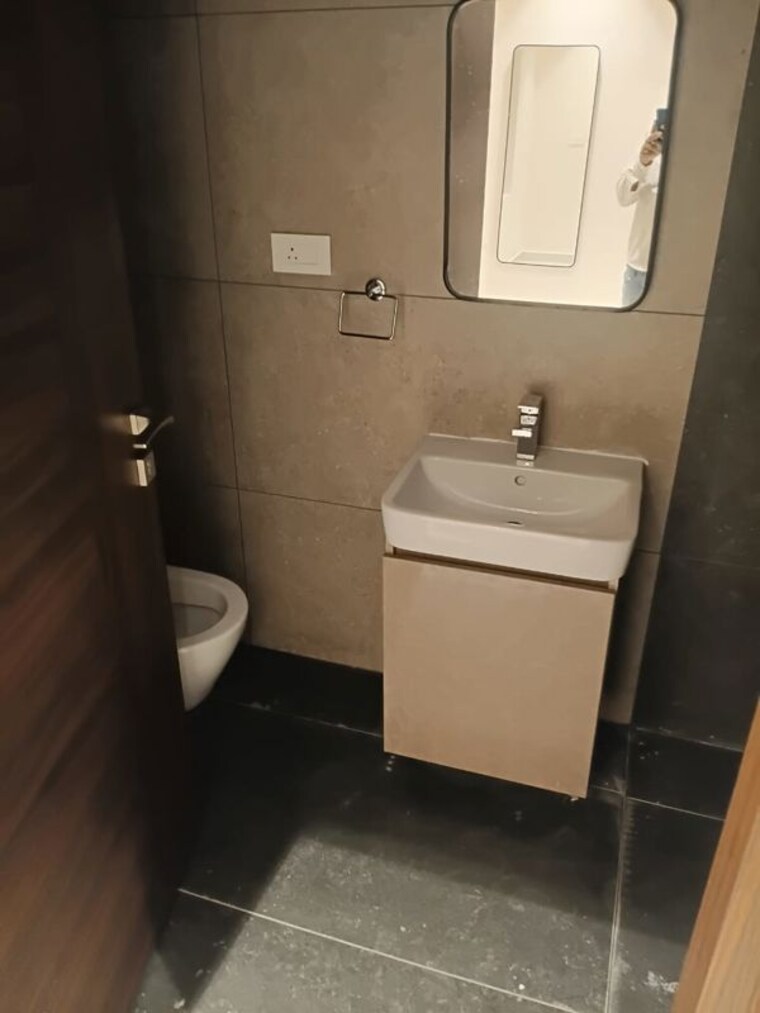 Bathroom, hallmark-treasor 3 Bedroom 1765 Sq.Ft. Apartment In Narsingi Hyderabad 10470464