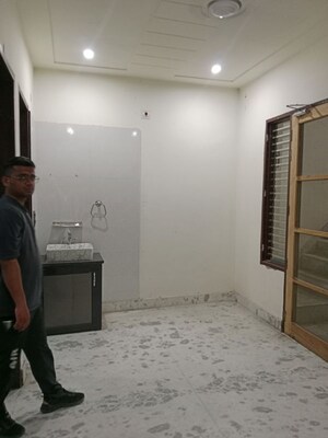 1 BHK Independent House For Rent in Sector 18