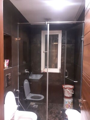 Furnished Amenities in 4 BHK Builder Floor at Greater Kailash I – for Rent
