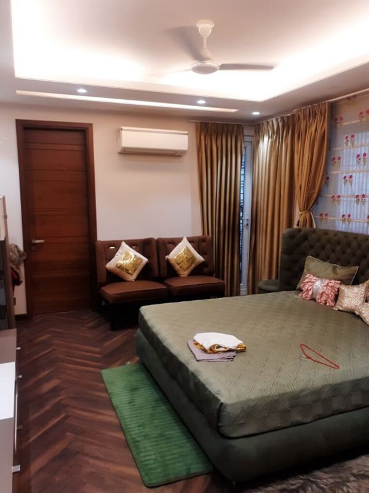 Bedroom, greater kailash i 4 Bedroom 300 Sq.Yd. Builder Floor In Greater Kailash I Delhi 10470502