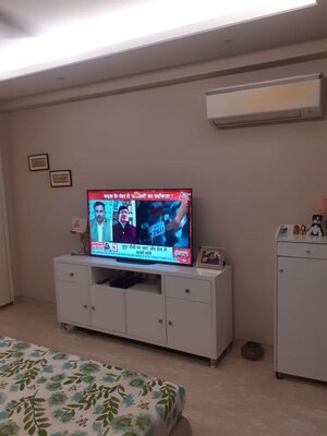 Furnished Amenities in 4 BHK Builder Floor at Greater Kailash I – for Rent