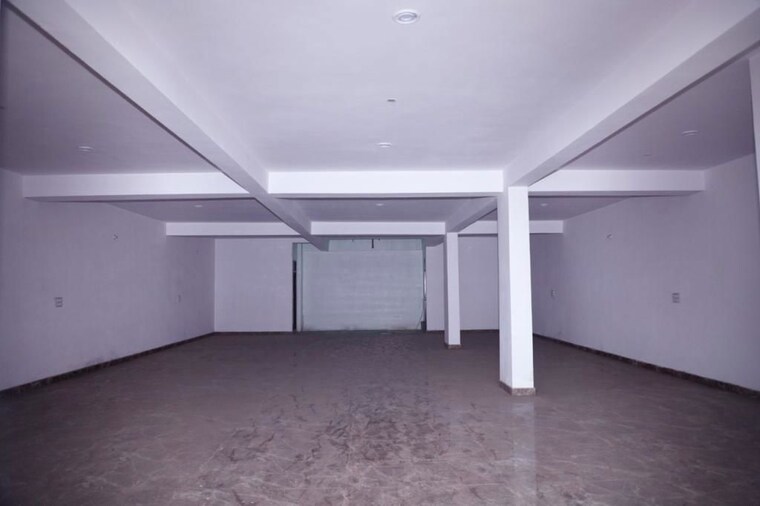Room, kirti nagar Commercial Shop 8000 Sq.Ft. In Kirti Nagar Delhi 10470529