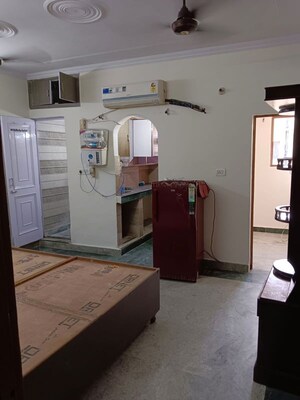Studio Builder Floor For Rent in Amar Colony