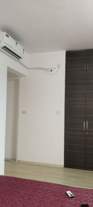 Master Bedroom in 2 BHK Apartment at Sheth Vasant Lawns, Laxmi Nagar – for Rent