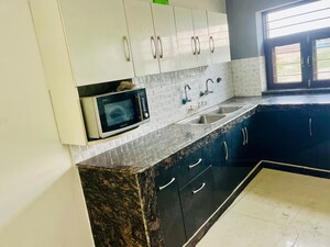 Kitchen in 3 BHK Builder Floor at Sector 33 – for Rent