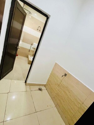 Furnished Amenities in 3 BHK Builder Floor at Sector 33 – for Rent