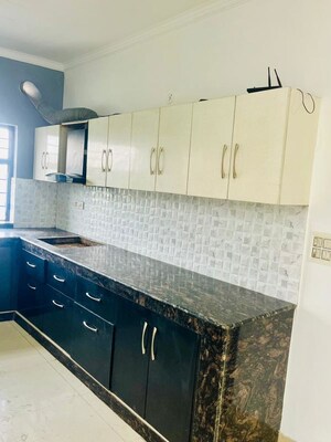 Kitchen in 3 BHK Builder Floor at Sector 33 – for Rent
