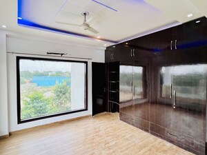 Room in 3 BHK Builder Floor at Sector 33 – for Rent