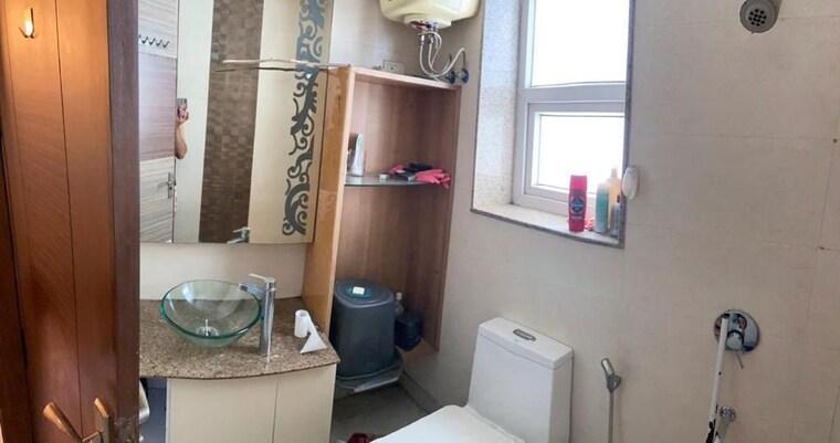Bathroom, greater kailash i 3 Bedroom 1872 Sq.Ft. Builder Floor In Greater Kailash I Delhi 10470567