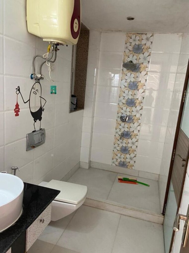 Bathroom, greater kailash i 3 Bedroom 1872 Sq.Ft. Builder Floor In Greater Kailash I Delhi 10470567