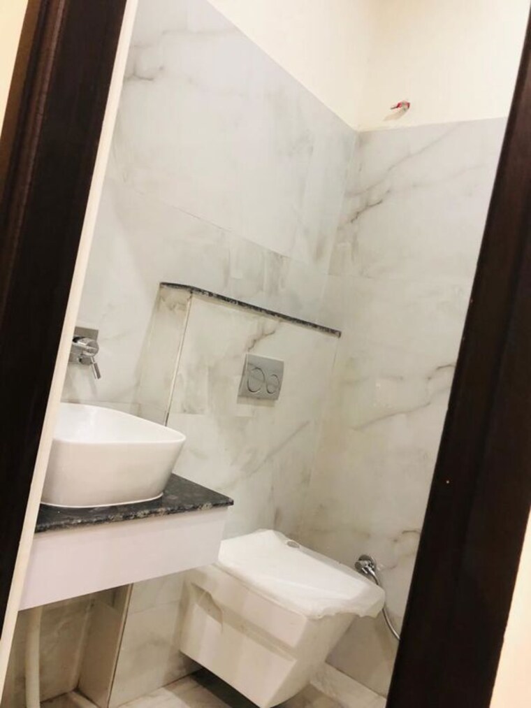Bathroom, aura-homes 3 Bedroom 1540 Sq.Ft. Apartment In Patiala Road Zirakpur 10470580