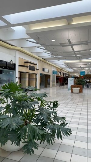  Shop – Exterior View View at East Of Kailash - for Rent