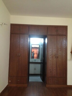 Room in 2 BHK Apartment at Amrapali Terrace Homes, Tech Zone 4 Greater Noida – for Rent