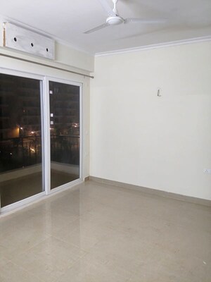 Room in 2 BHK Apartment at Gaur City 2 - 14th Avenue, Sector 16c Greater Noida – for Sale
