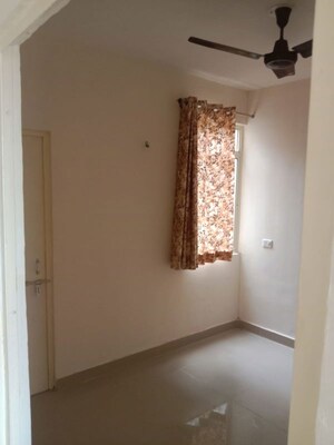 Room in 2 BHK Apartment at Omaxe Heights, Sector 86 – for Rent