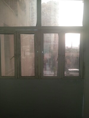 Room in 2 BHK Apartment at Panchsheel Greens, Sector 16 Greater Noida – for Rent