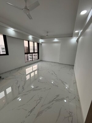 Room in 2 BHK Apartment at Anant Tara, Kandivali West – for Rent
