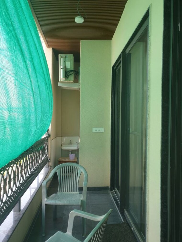 Balcony, bptp-district-3 3 Bedroom 180 Sq.Ft. Builder Floor In Sector 85 Faridabad 10470655