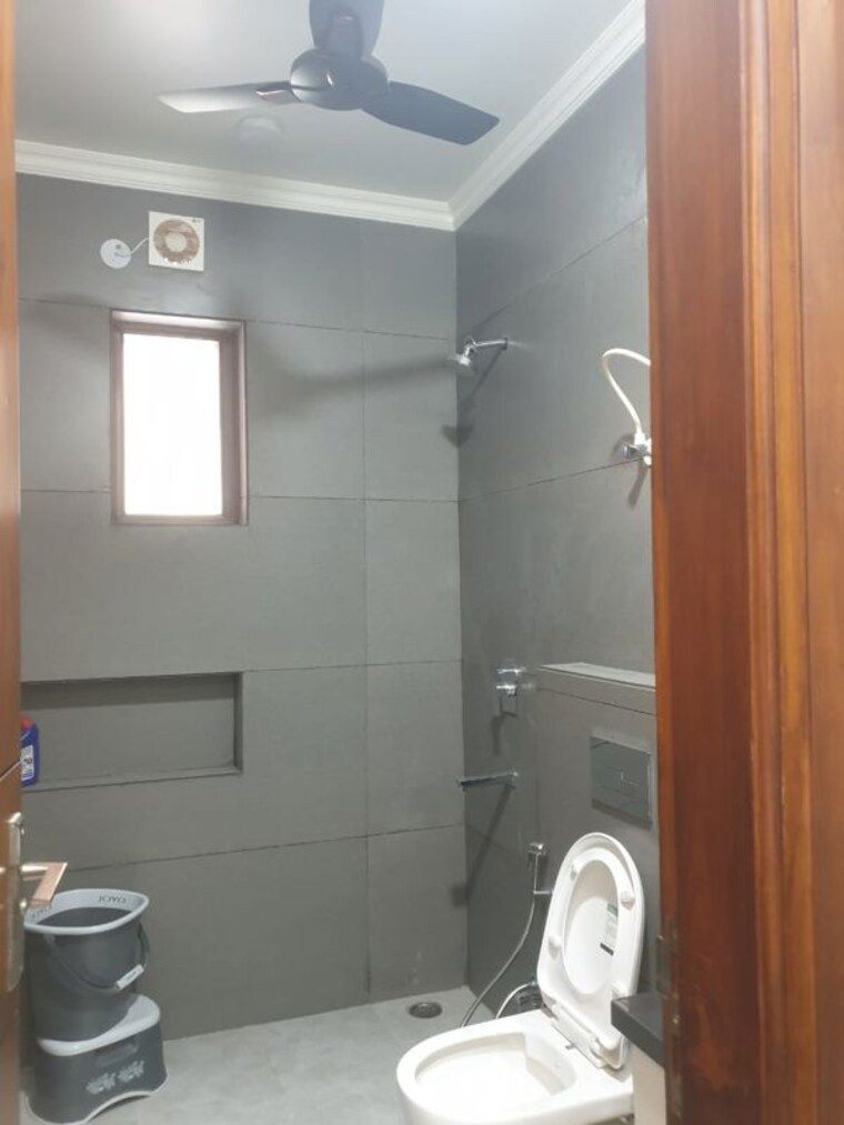 Bathroom, bptp-district-3 3 Bedroom 180 Sq.Ft. Builder Floor In Sector 85 Faridabad 10470655