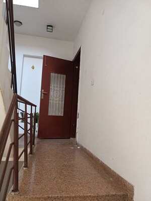 Room in 4 BHK Builder Floor at Green Fields Colony – for Rent