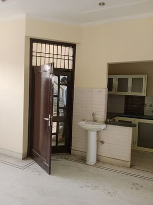 Room in 2 BHK Builder Floor at Sector 18 – for Rent