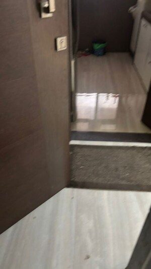 Room in 2 BHK Apartment at Lalani Grandeur, Goregaon East – for Rent